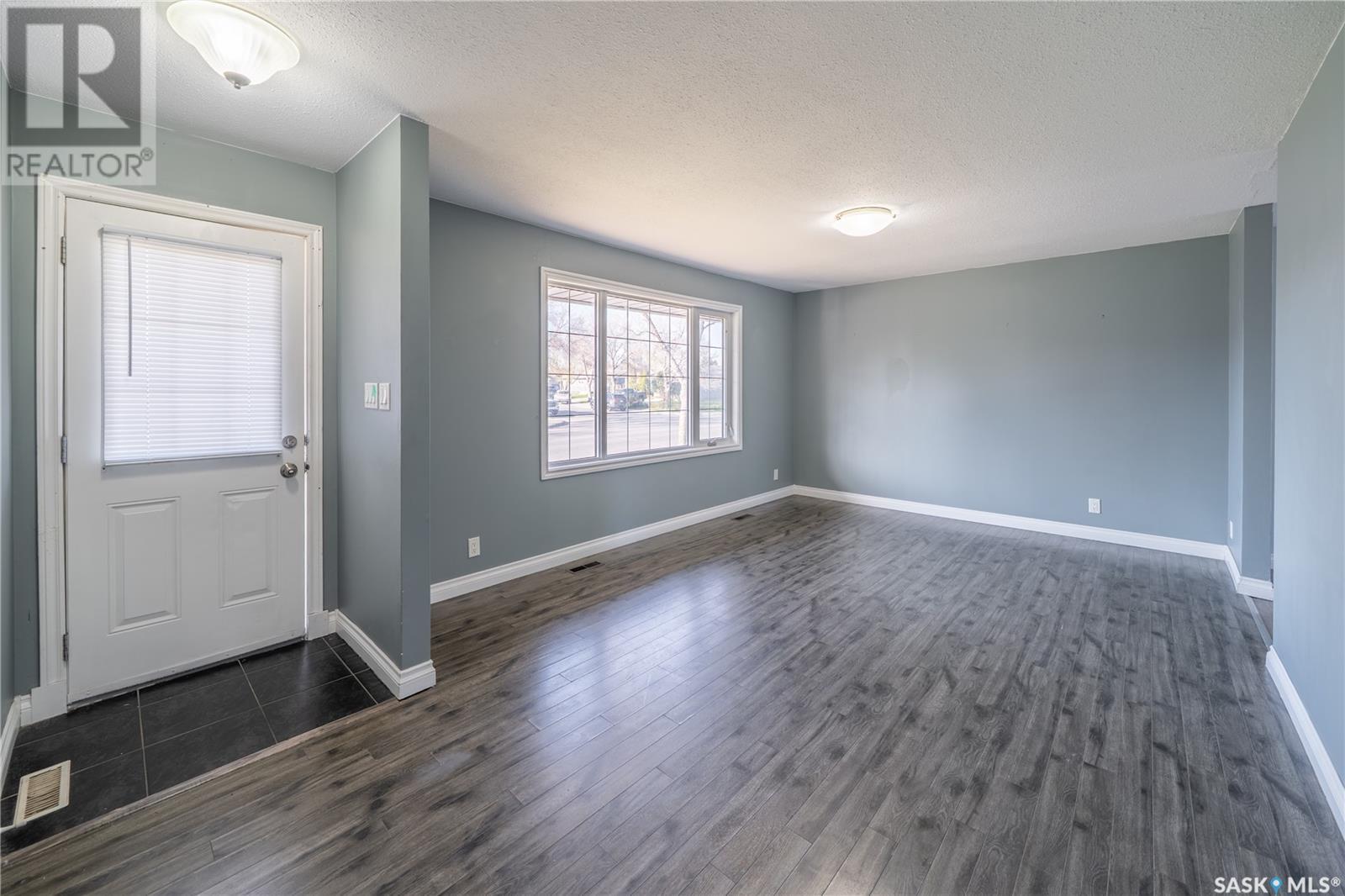 647 Sangster Boulevard, Regina, Saskatchewan  S4R 7N5 - Photo 3 - SK005221