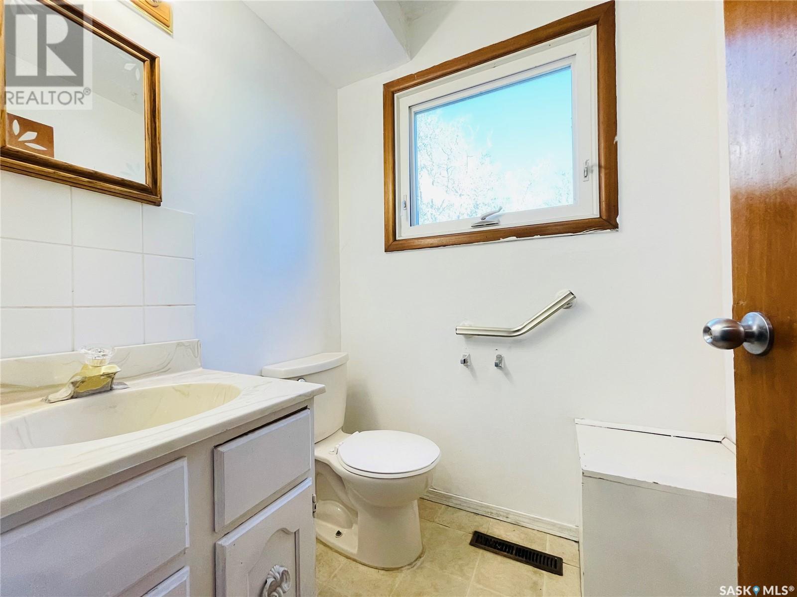 4306 Castle Road, Regina, Saskatchewan  S4S 4W3 - Photo 11 - SK004965