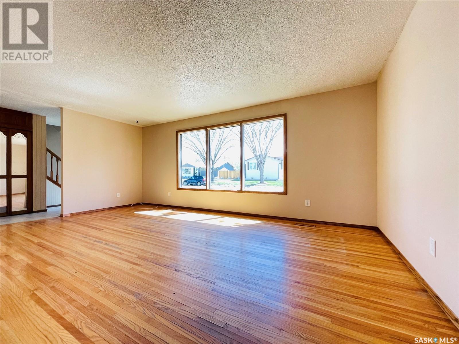 4306 Castle Road, Regina, Saskatchewan  S4S 4W3 - Photo 6 - SK004965
