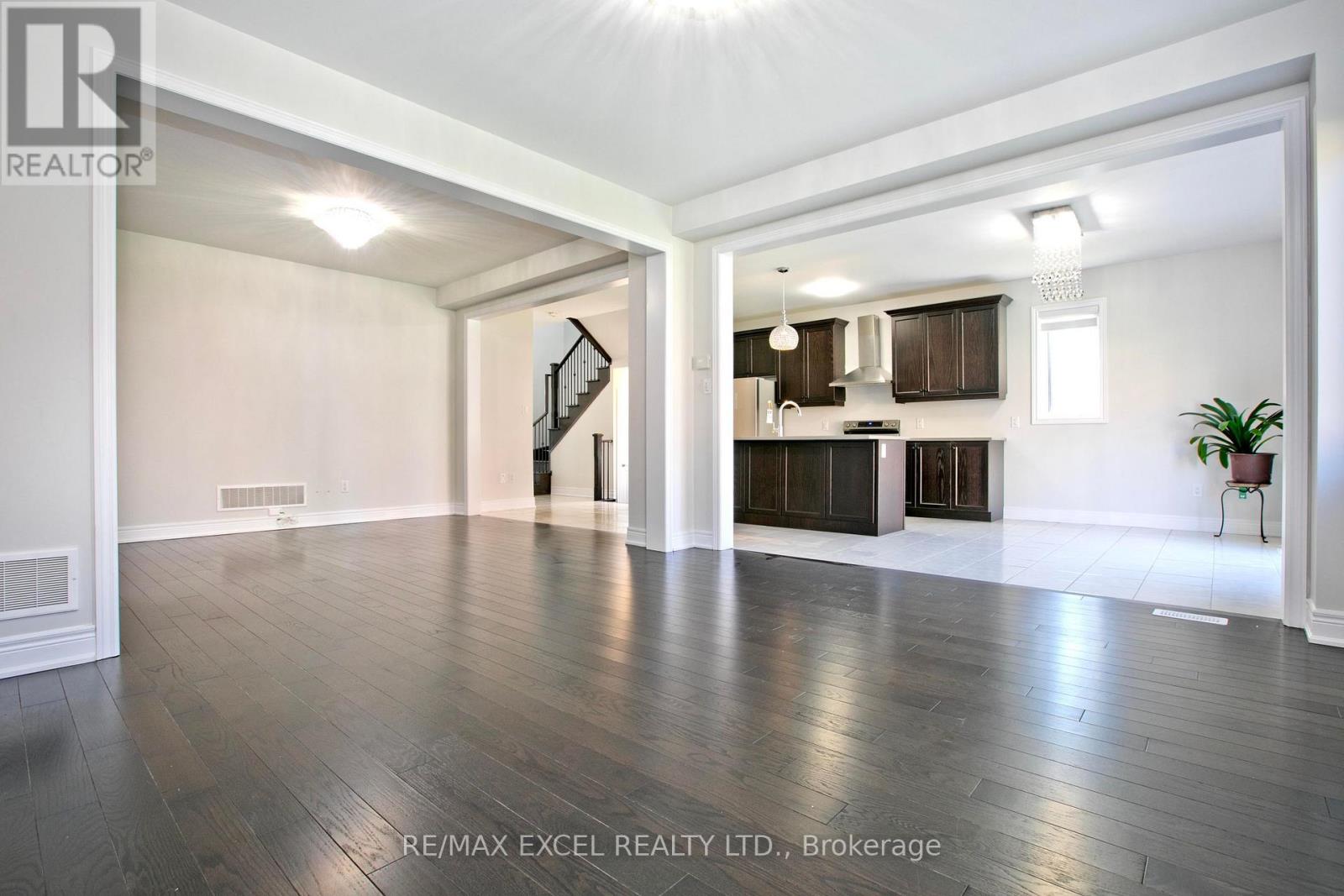 4 Yarl Drive, Markham, Ontario  L3S 0G3 - Photo 11 - N12138260