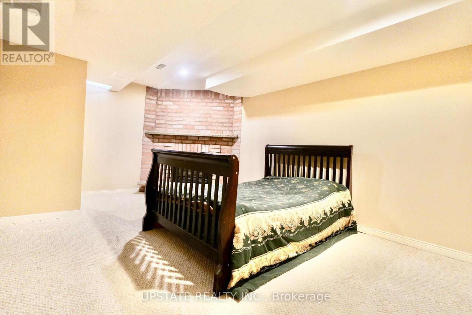 1627 Logandale Drive, Mississauga, Ontario  L5N 4M2 - Photo 14 - W12138013