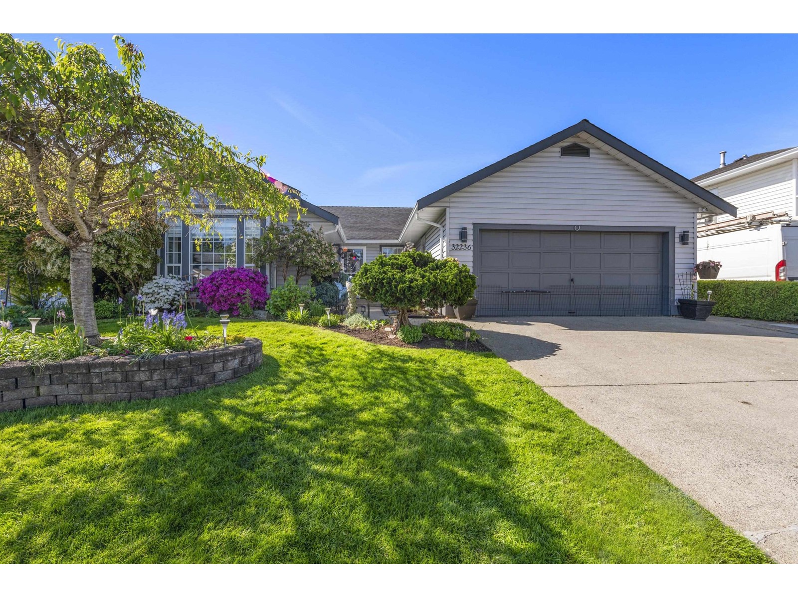 Property at 32236 ROGERS AVENUE image 2