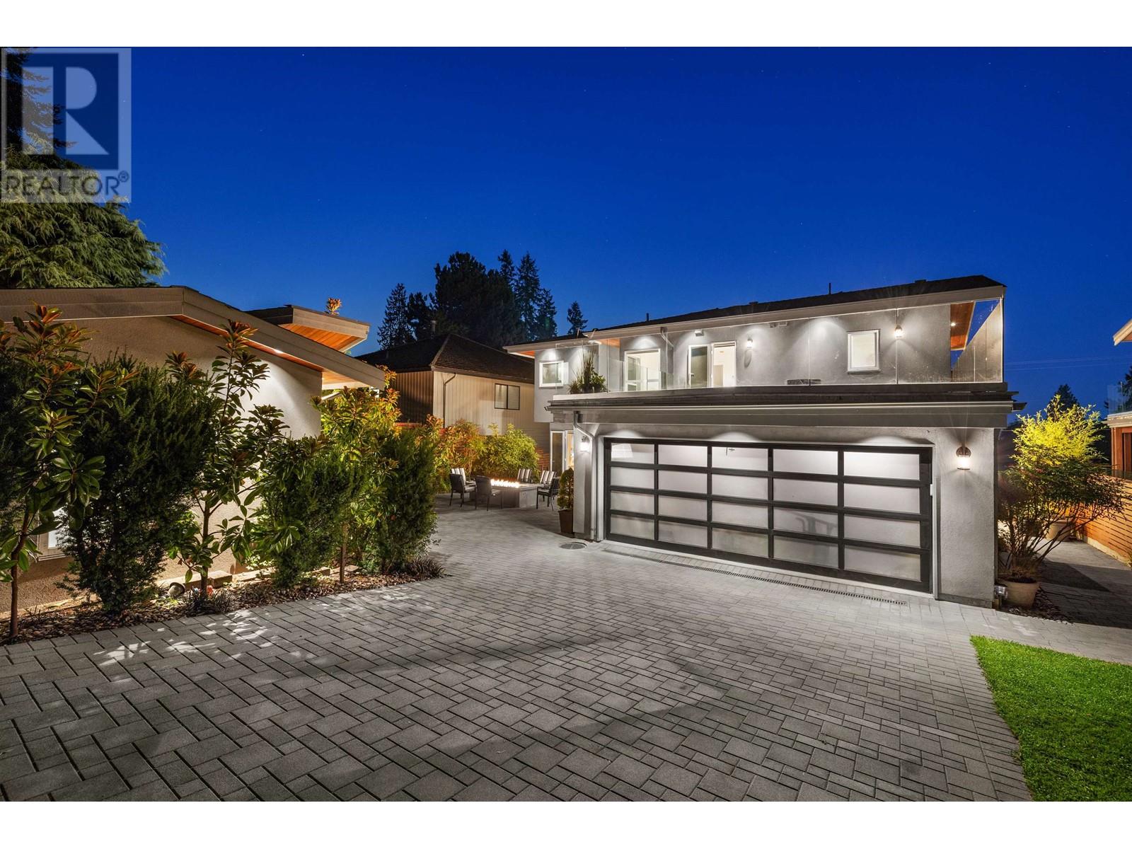 Property at 2449 KINGS AVENUE image 2