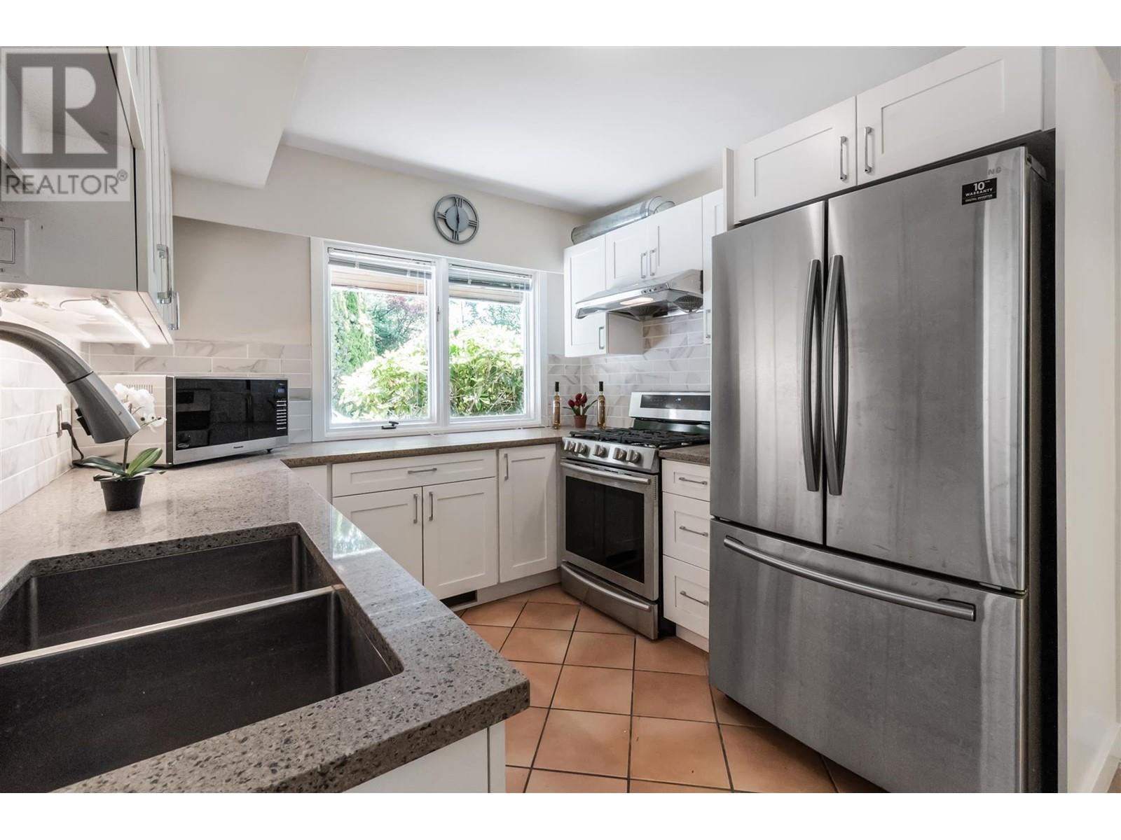 2453 Phillips Place, Burnaby, British Columbia  V5A 2W1 - Photo 17 - R3000952