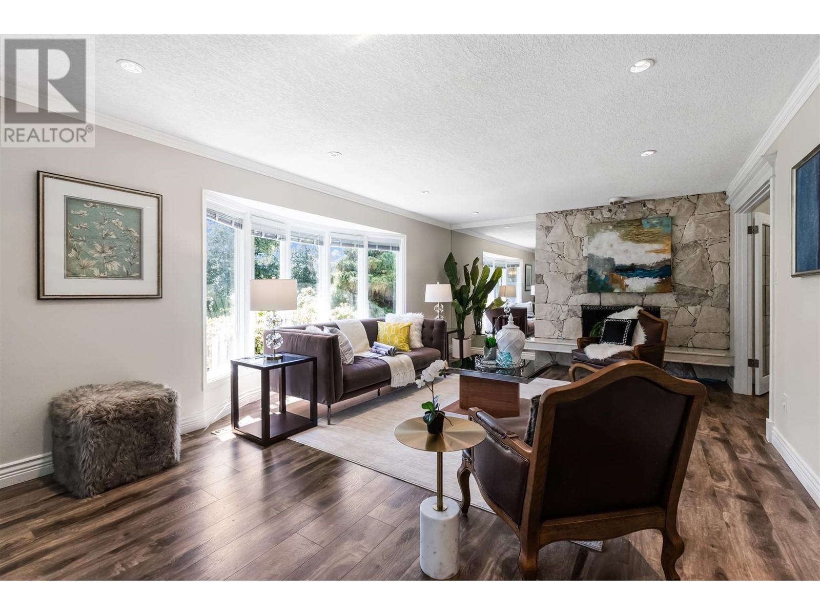 2453 Phillips Place, Burnaby, British Columbia  V5A 2W1 - Photo 3 - R3000952