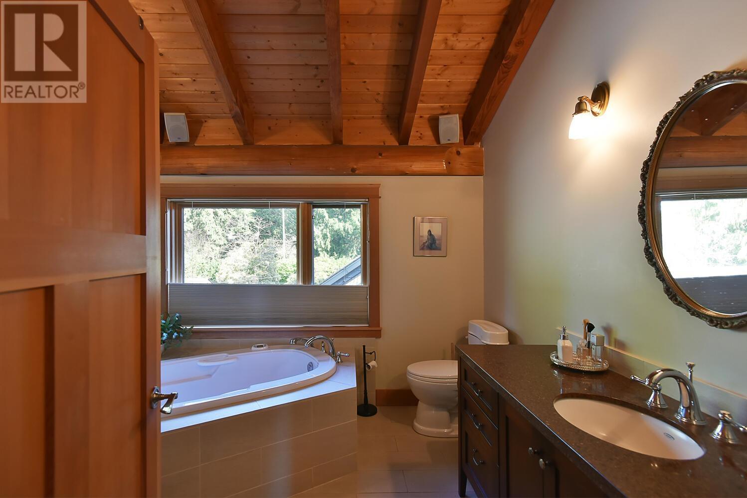 667 Franklin Road, Gibsons, British Columbia  V0N 1V8 - Photo 22 - R3000966