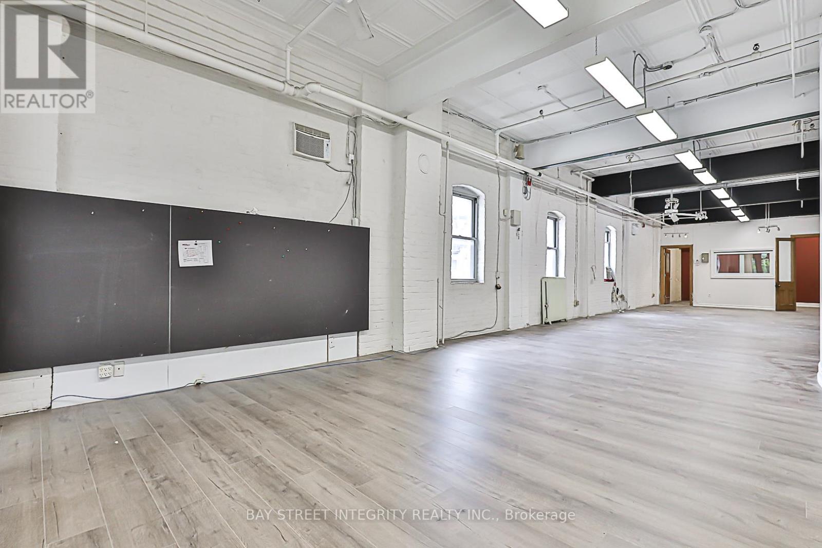 2nd Flr - 51 Bulwer Street, Toronto, Ontario  M5T 1A1 - Photo 4 - C12106313