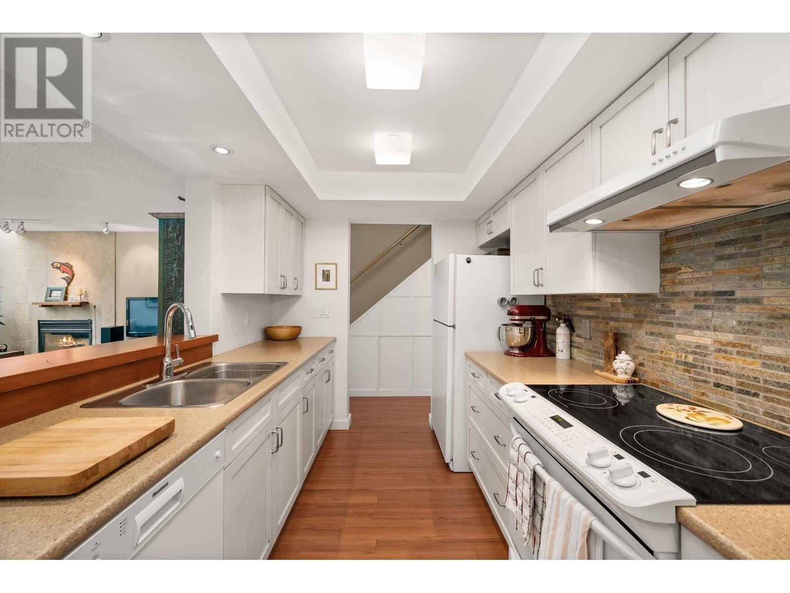 4 1949 W 8th Avenue, Vancouver, British Columbia  V6J 1W2 - Photo 11 - R3000346