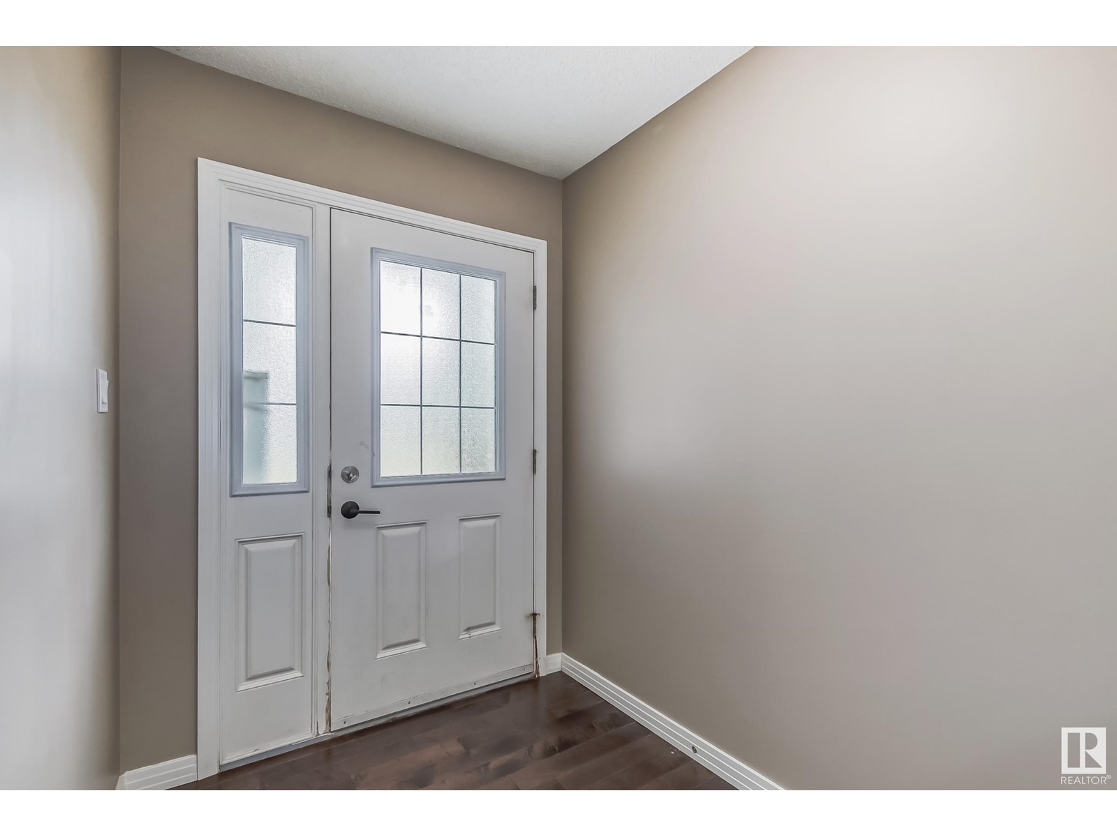 Property at 17308 76 ST NW image 2