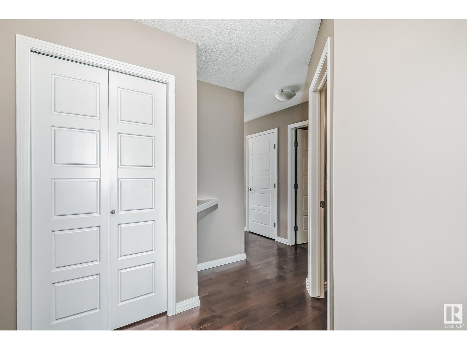 Property at 17308 76 ST NW image 3