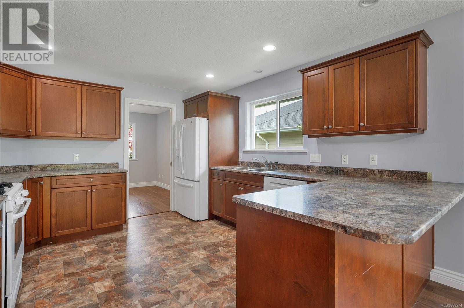 Property at 65 2006 Sierra Dr image 4