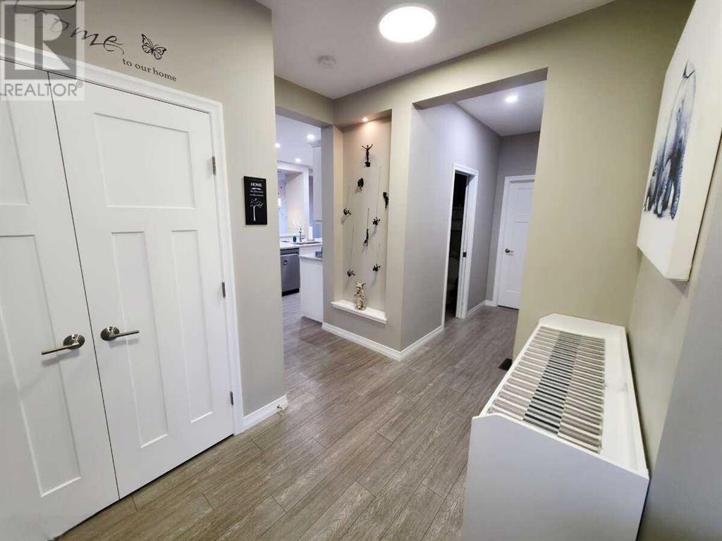 Property at 238 Kingfisher Crescent SE image 3