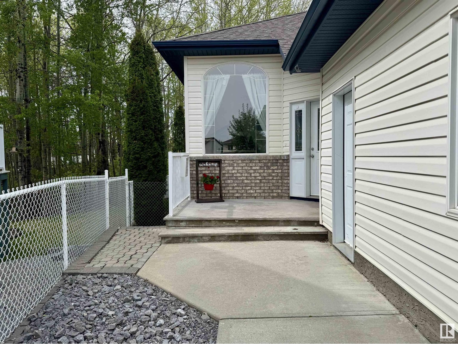 Property at 3821 51 AV image 5
