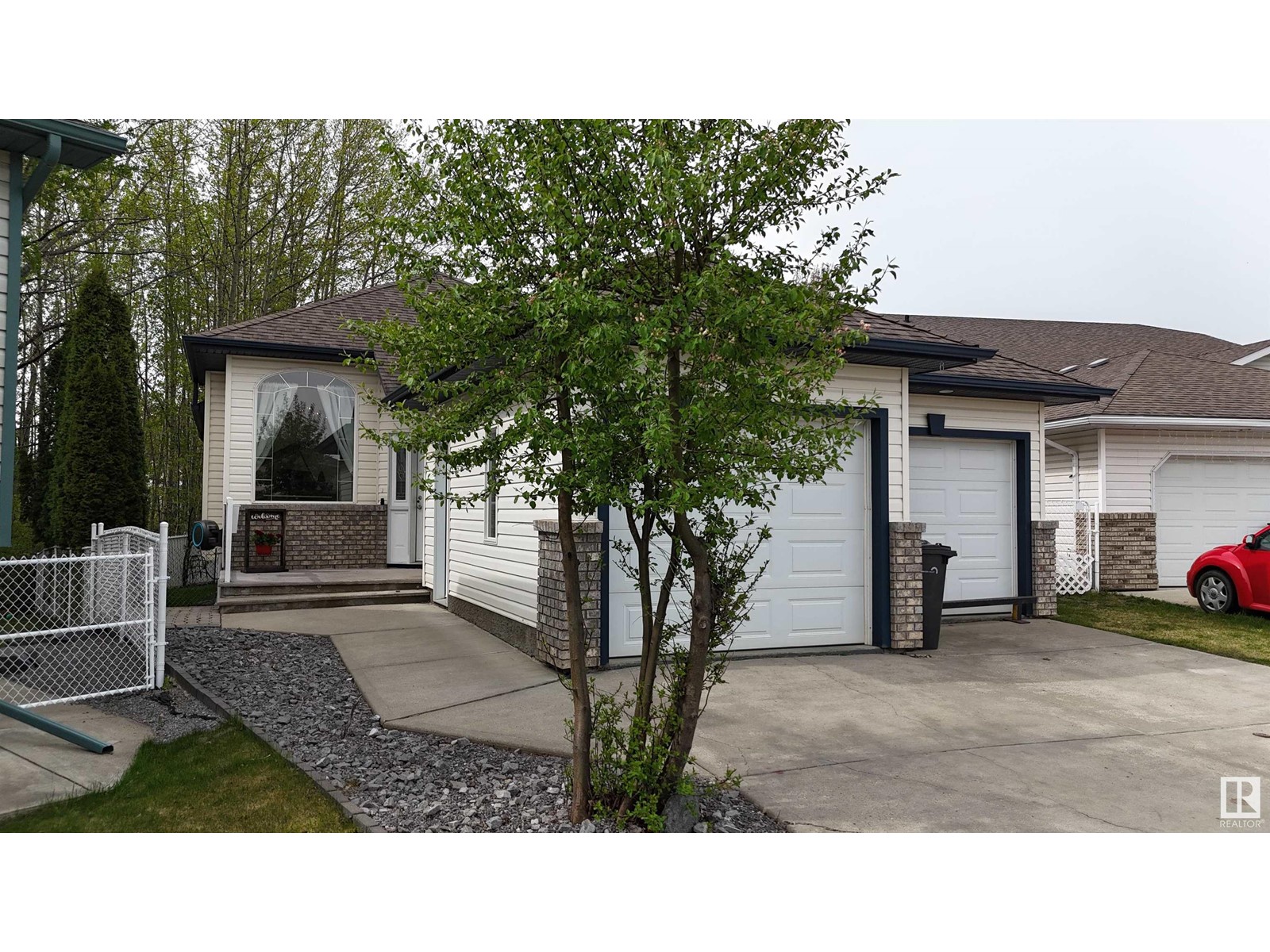 Property at 3821 51 AV image 2