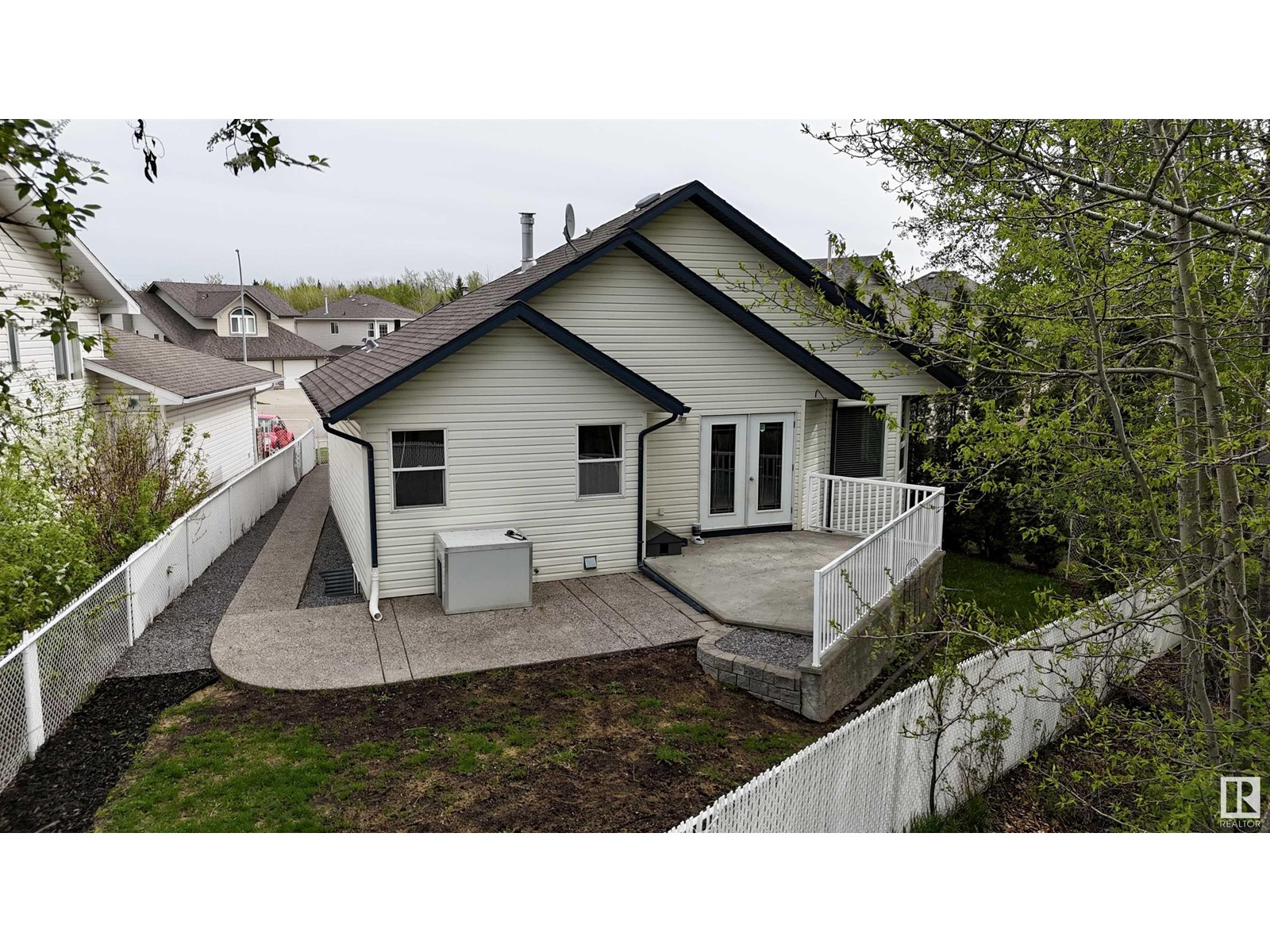 Property at 3821 51 AV image 3