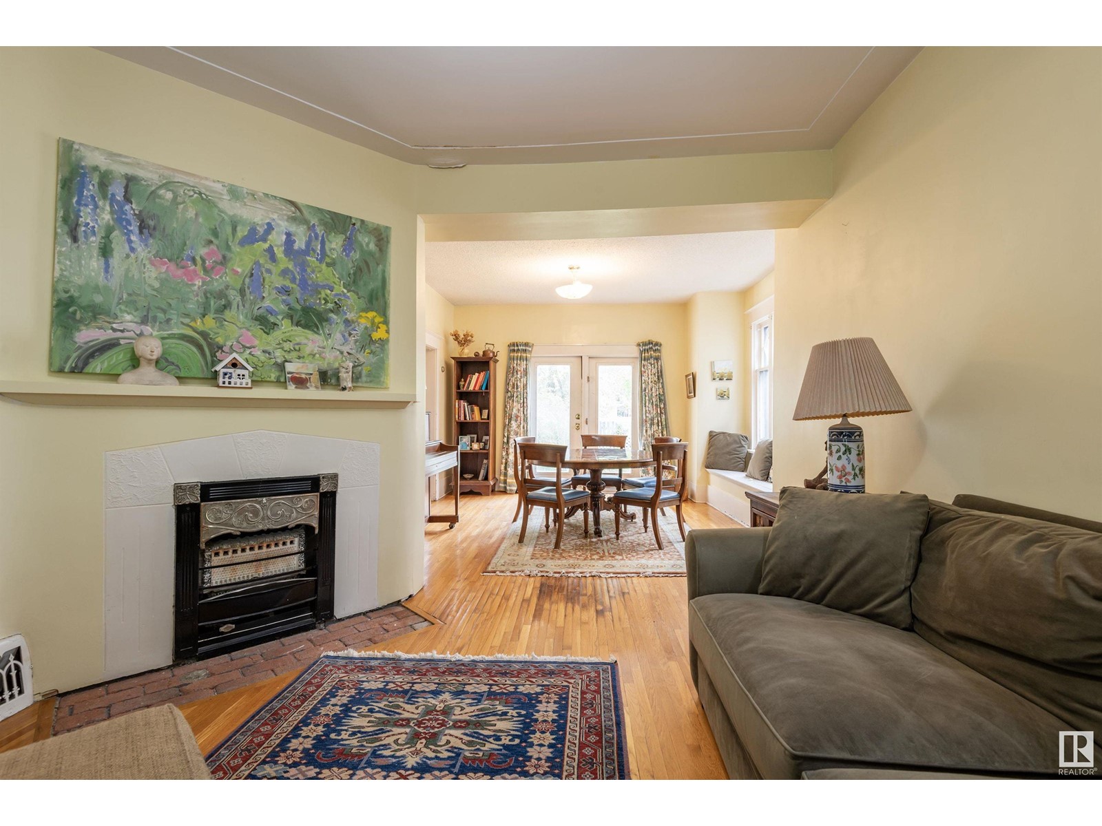 Property at 9924 87 AV NW image 4