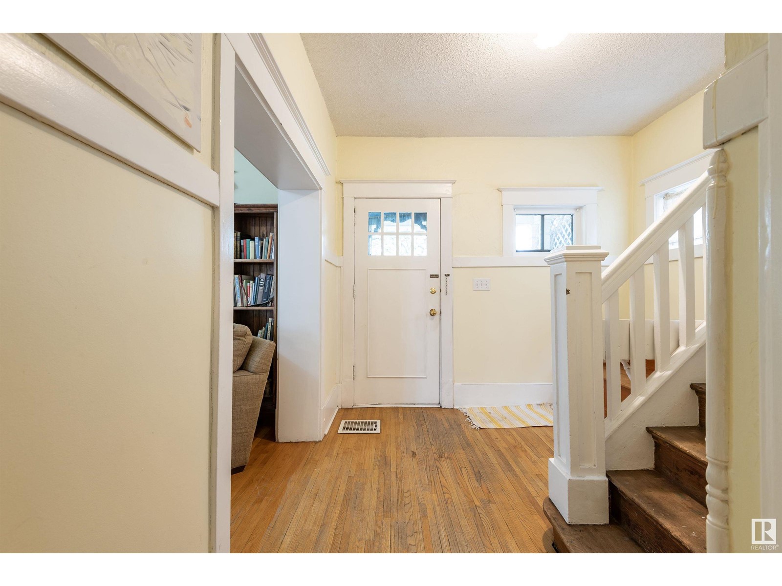 Property at 9924 87 AV NW image 2