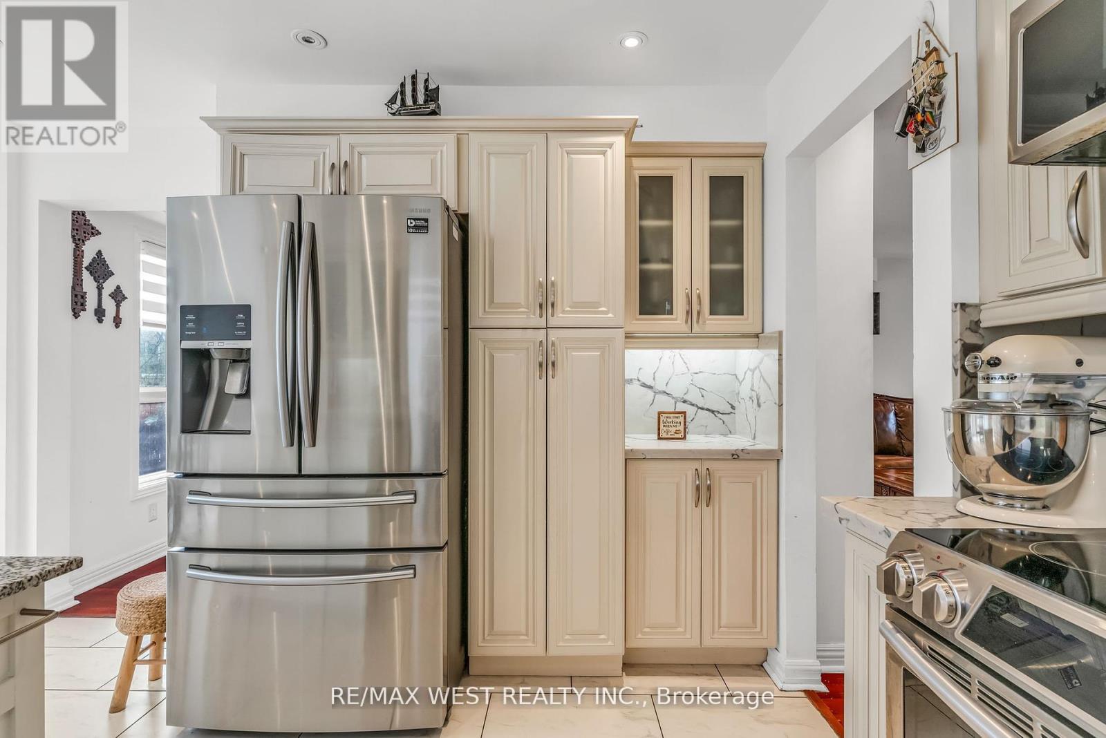 89 Beaconsfield Avenue, Brampton, Ontario  L6Y 4R6 - Photo 14 - W12138410