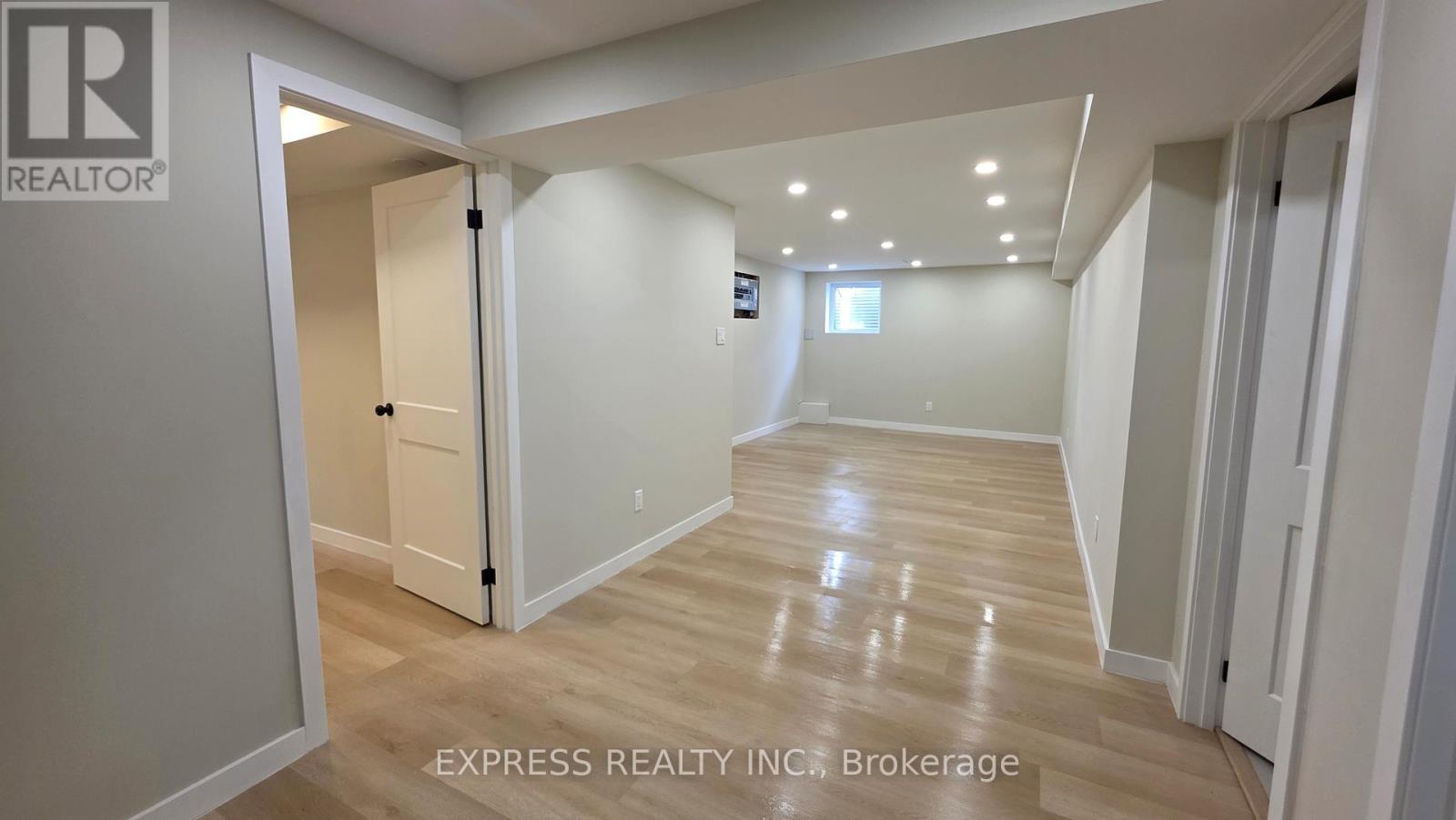 1215 Garthdale Court, Oakville, Ontario  L6H 2M1 - Photo 35 - W12138433