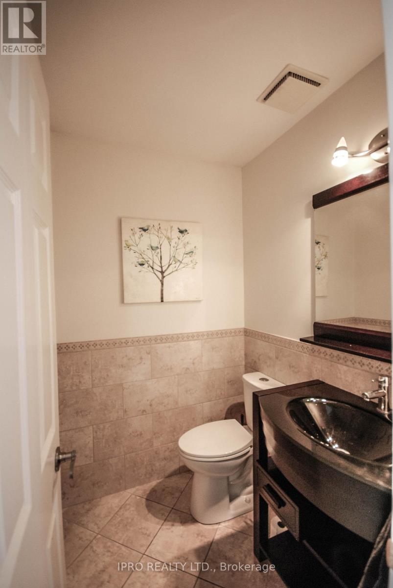 2696 Jerring Mews, Mississauga, Ontario  L5L 2M8 - Photo 11 - W12138443