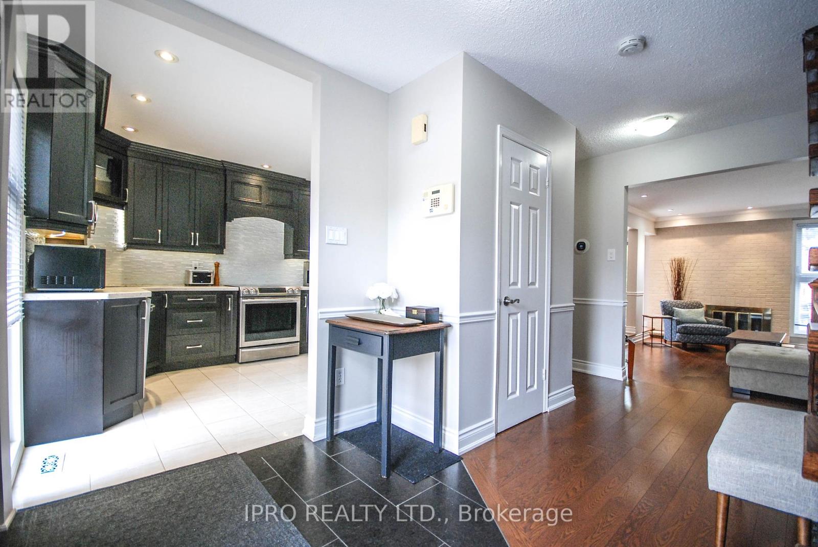 2696 Jerring Mews, Mississauga, Ontario  L5L 2M8 - Photo 7 - W12138443