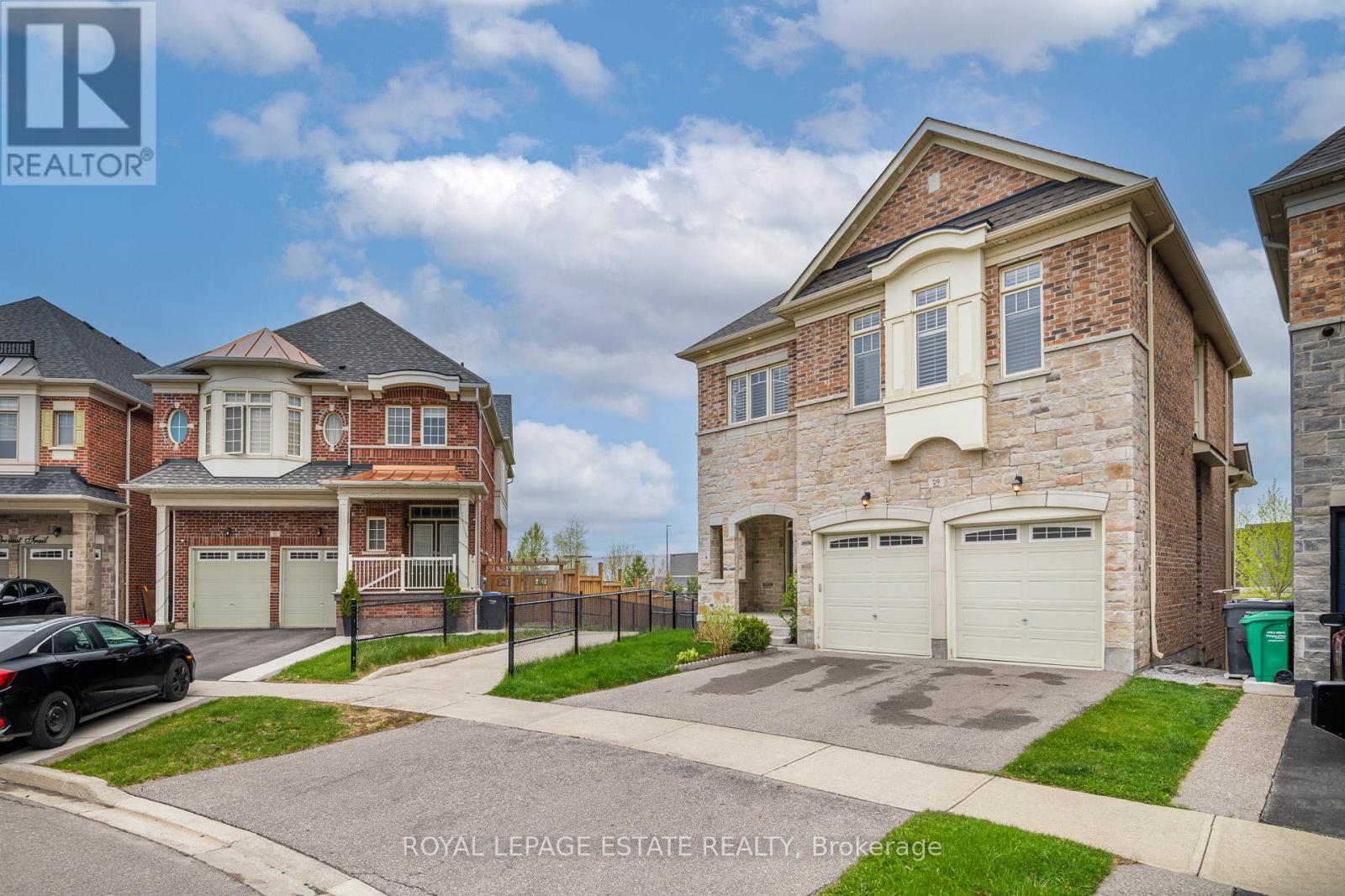 29 Provost Trail, Brampton, Ontario  L6Y 6E7 - Photo 2 - W12138490