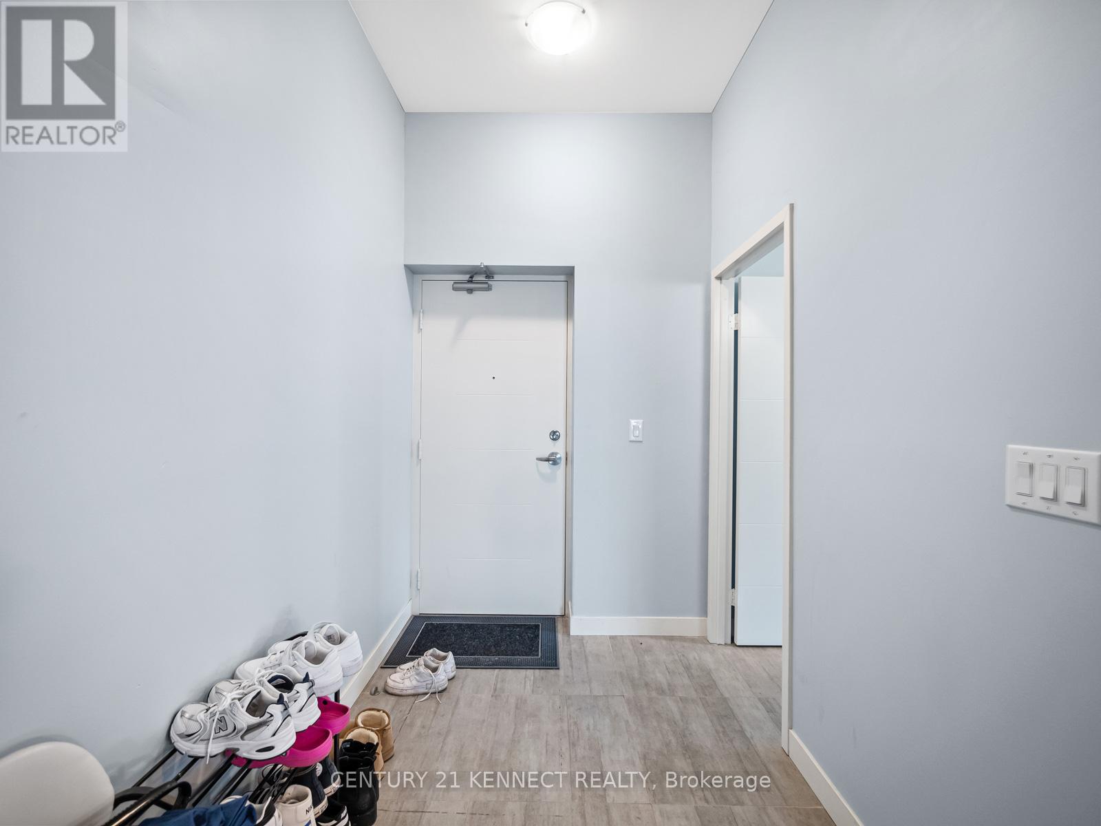 402 - 318 Spruce Street, Waterloo, Ontario  N2L 0E9 - Photo 5 - X12138441