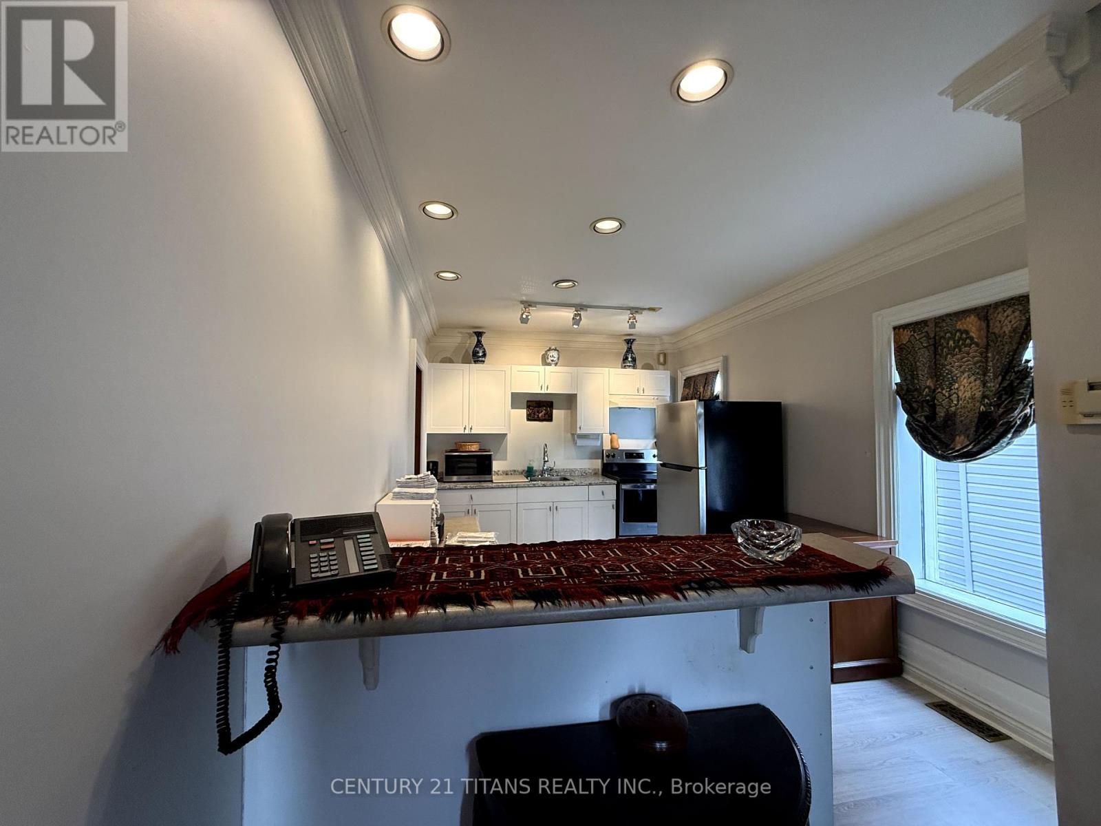 257 St Clair Street, Chatham-Kent, Ontario  N7L 3J8 - Photo 3 - X12138477