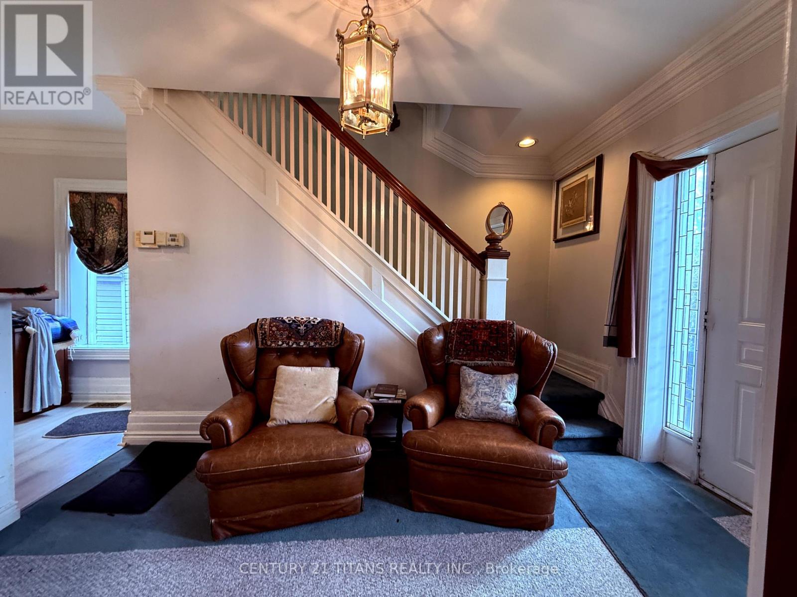 257 St Clair Street, Chatham-Kent, Ontario  N7L 3J8 - Photo 5 - X12138477