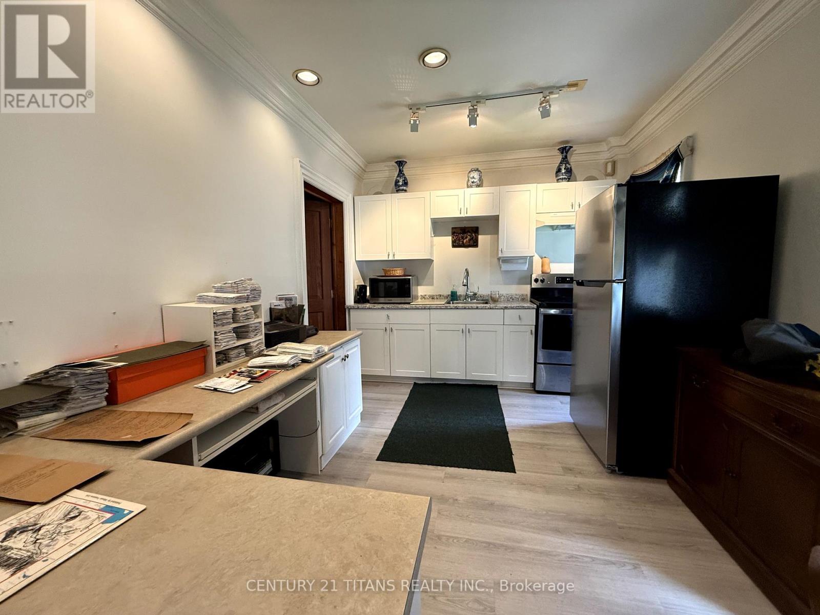 257 St Clair Street, Chatham-Kent, Ontario  N7L 3J8 - Photo 6 - X12138477