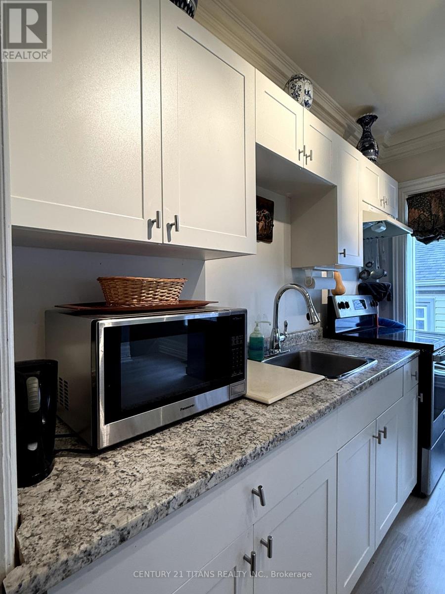 257 St Clair Street, Chatham-Kent, Ontario  N7L 3J8 - Photo 7 - X12138477