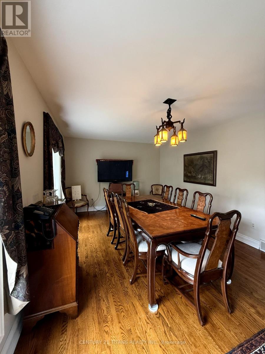 257 St Clair Street, Chatham-Kent, Ontario  N7L 3J8 - Photo 9 - X12138477