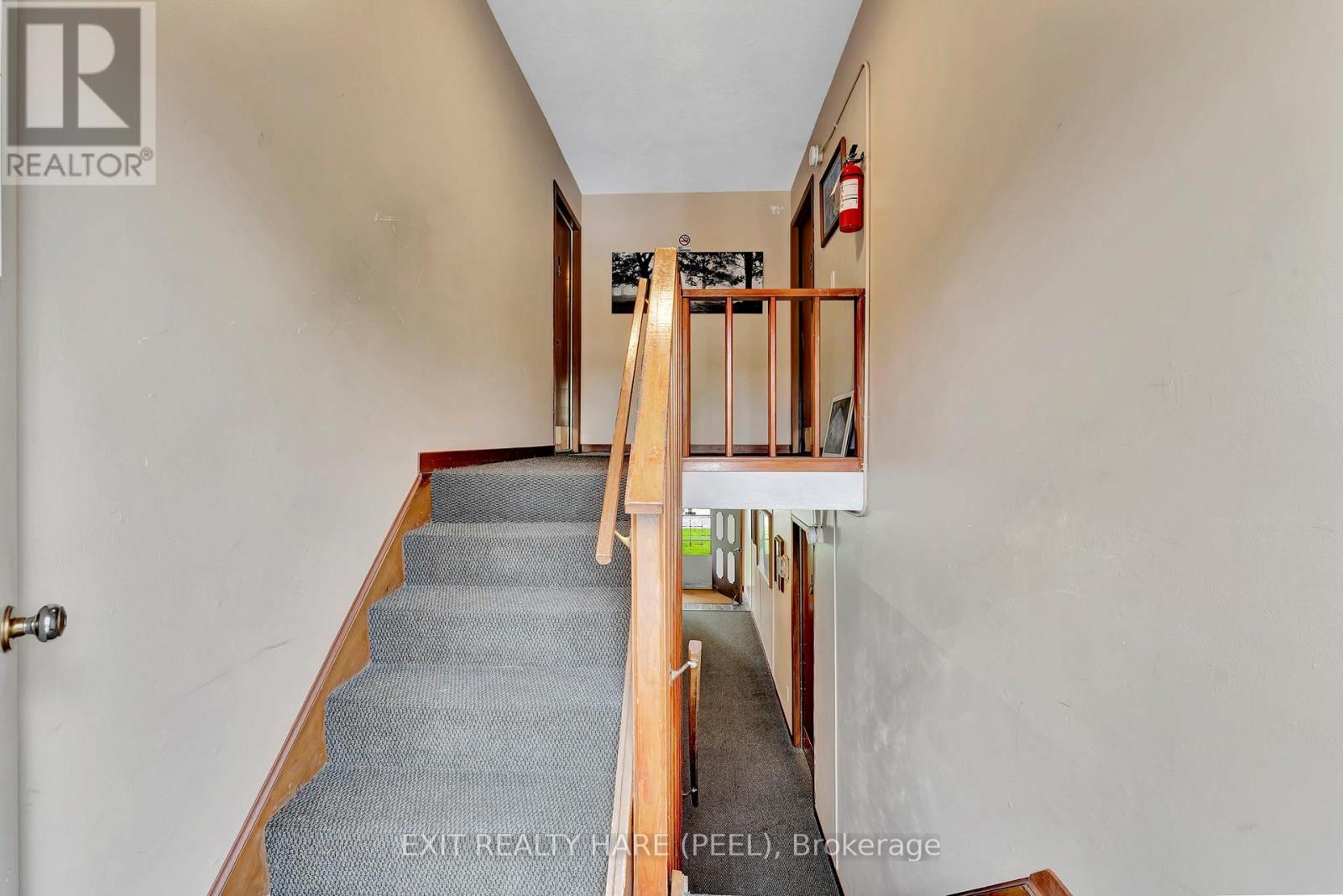 52 Hampton Street, Brantford, Ontario  N3S 4K8 - Photo 8 - X12138497