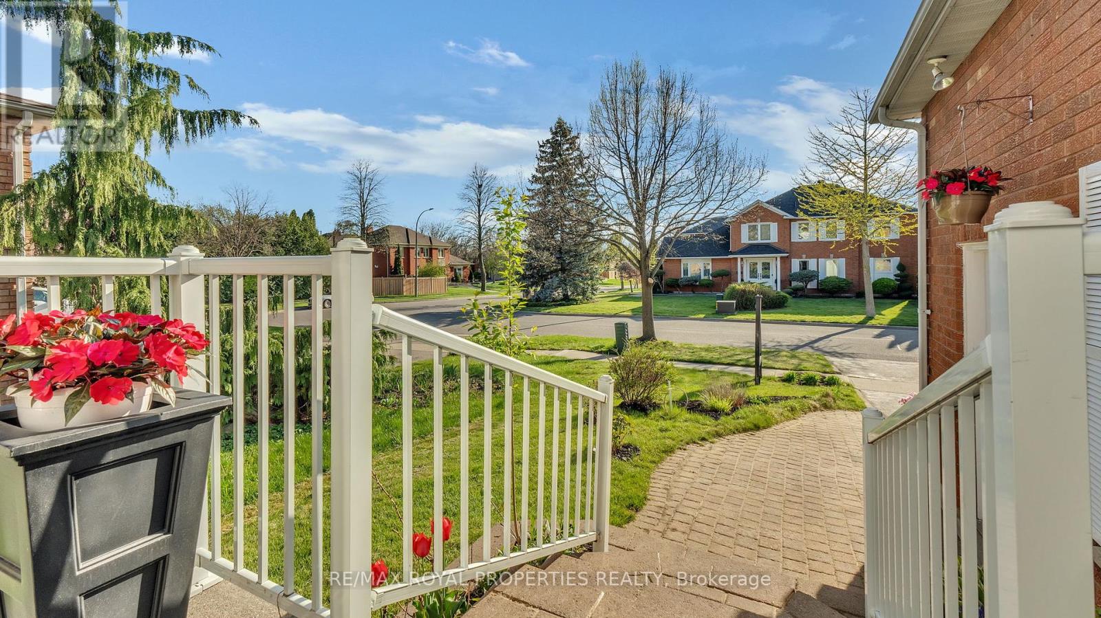 74 Erickson Drive, Whitby (Blue Grass Meadows), Ontario  L1N 8Z2 - Photo 4 - E12138593