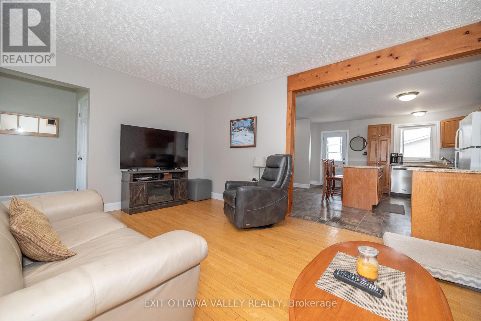 351 Metcalfe Street, Pembroke, Ontario  K8A 2W1 - Photo 18 - X12138622
