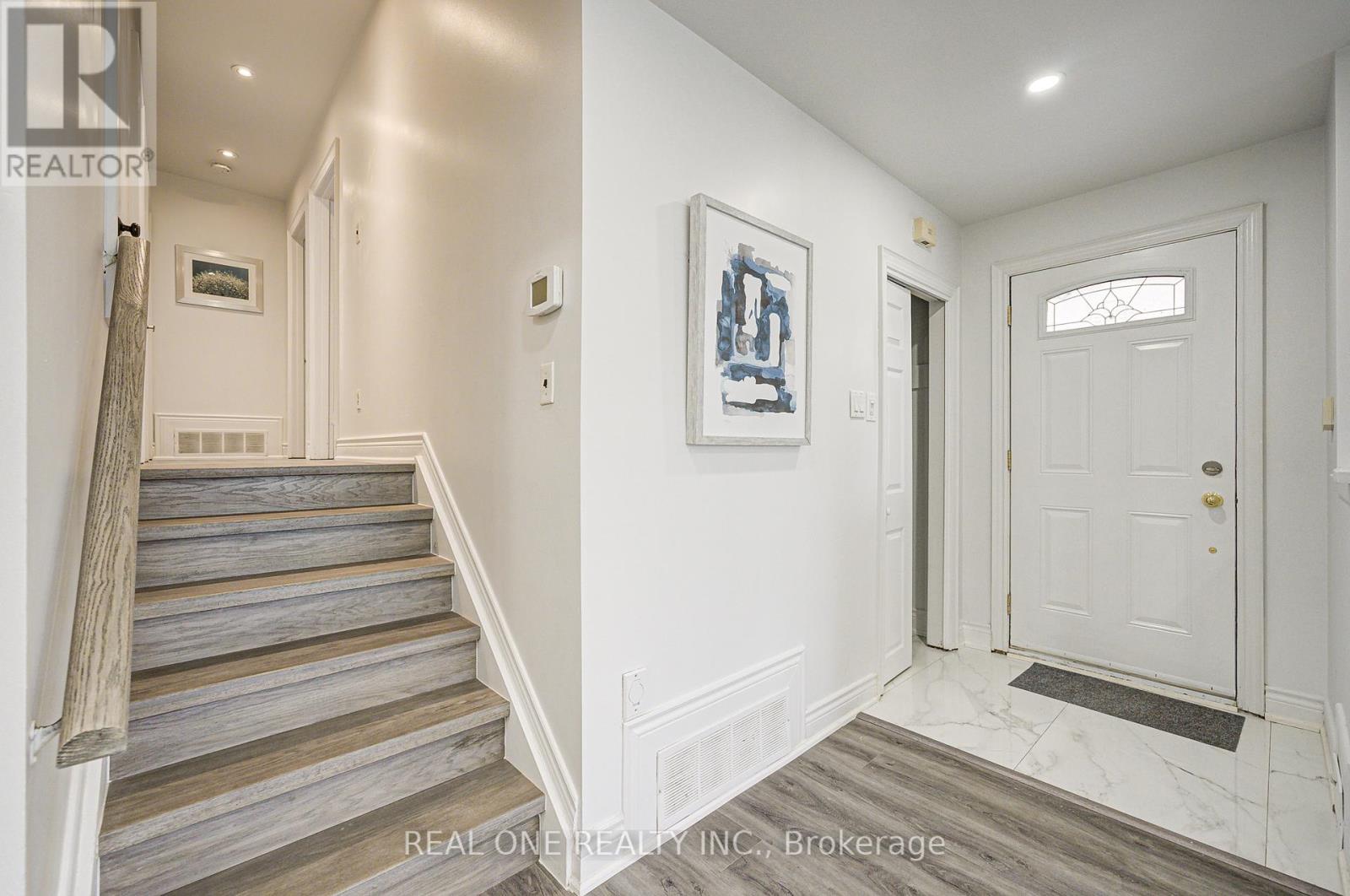 68 Laverock Avenue, Richmond Hill, Ontario  L4C 4J4 - Photo 19 - N12138598