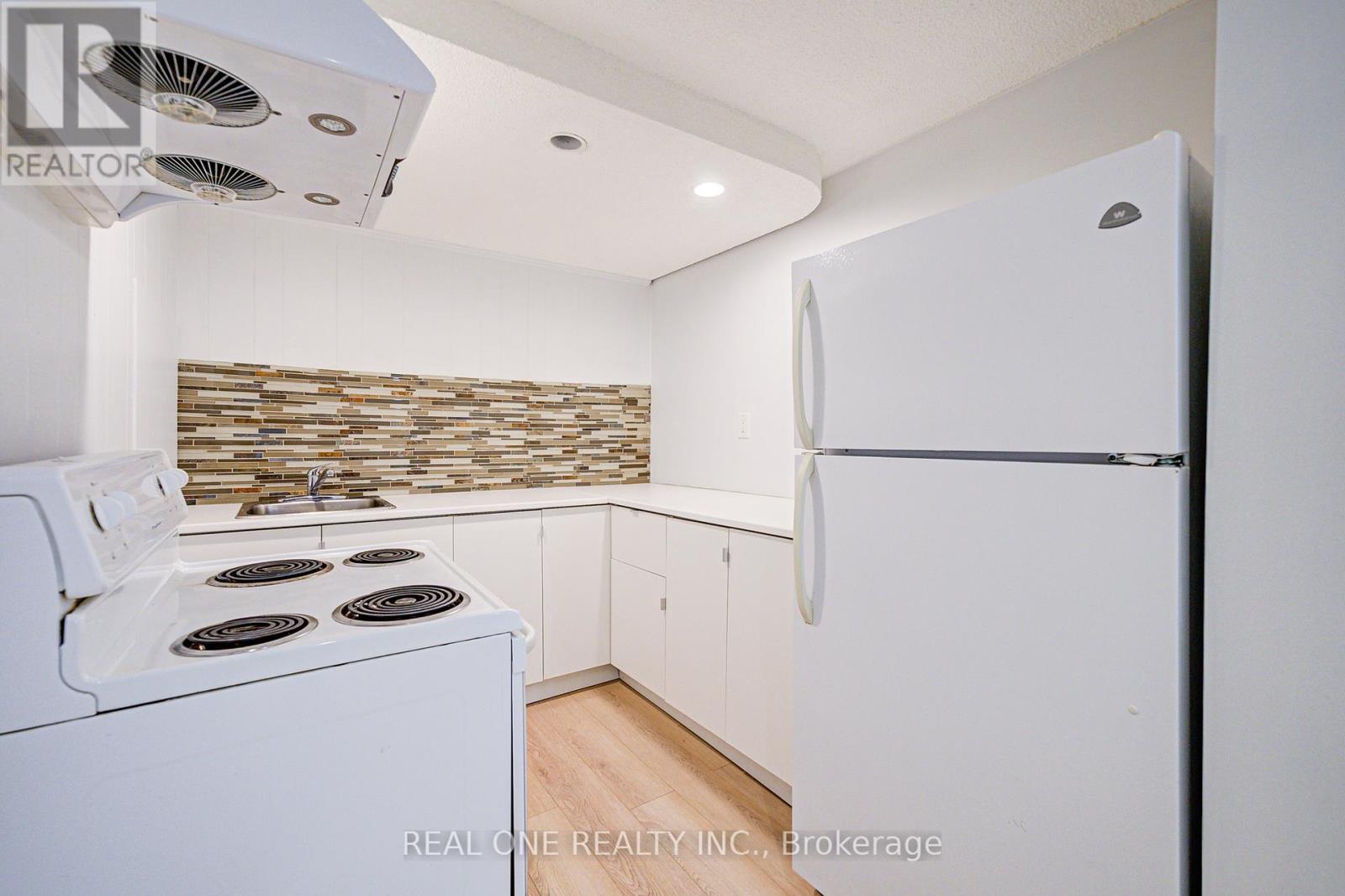 68 Laverock Avenue, Richmond Hill, Ontario  L4C 4J4 - Photo 35 - N12138598