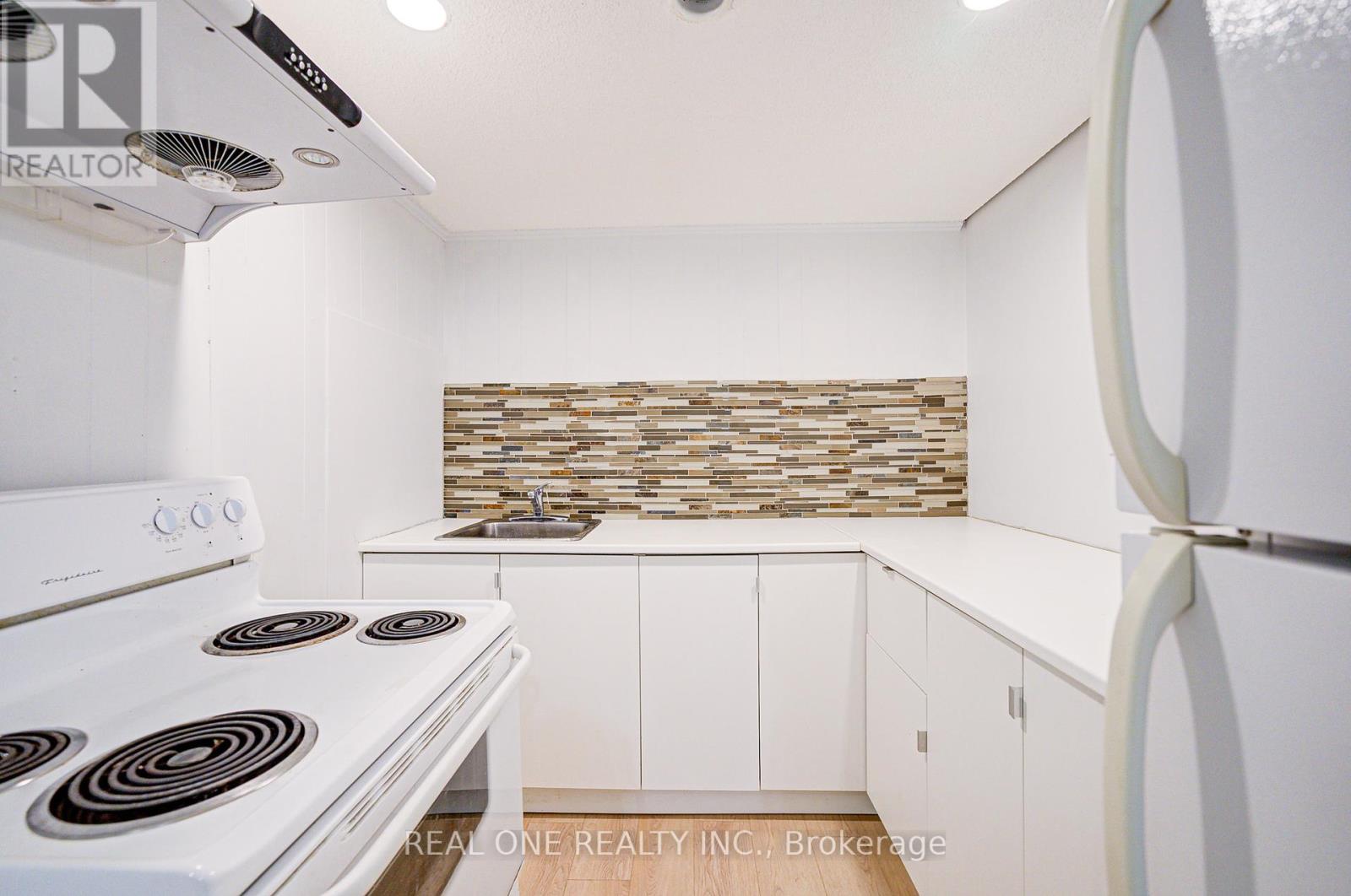 68 Laverock Avenue, Richmond Hill, Ontario  L4C 4J4 - Photo 36 - N12138598