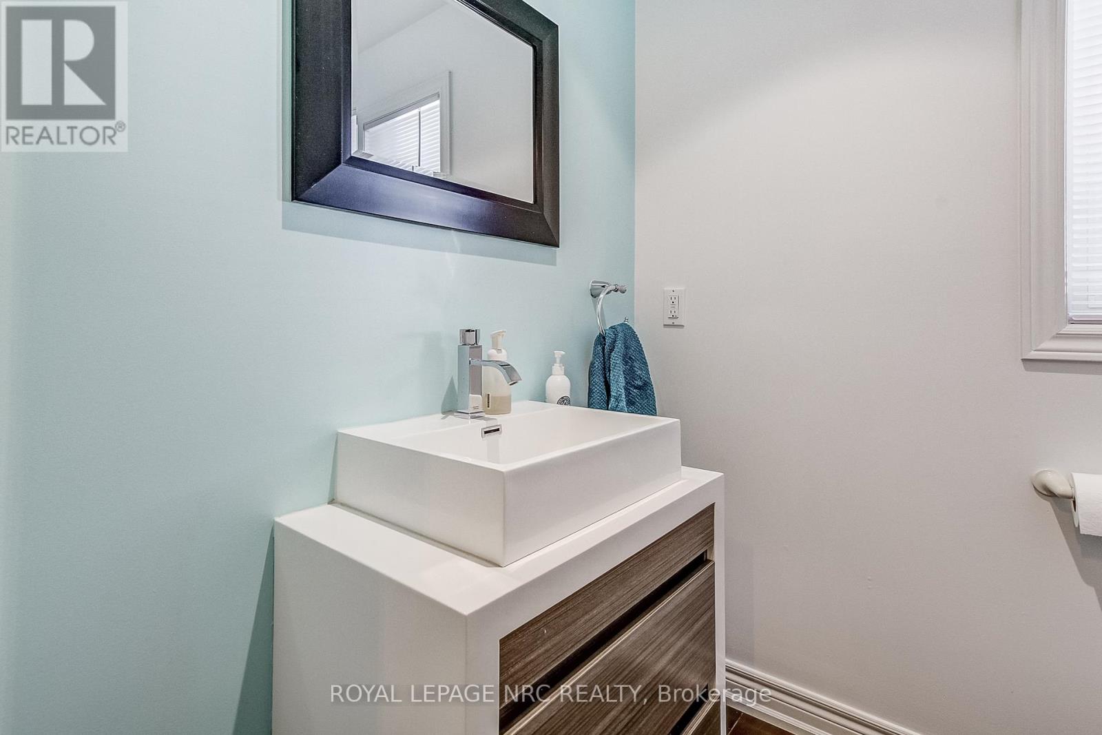 330 Gate Street, Niagara-On-The-Lake, Ontario  L0S 1J0 - Photo 24 - X12138629