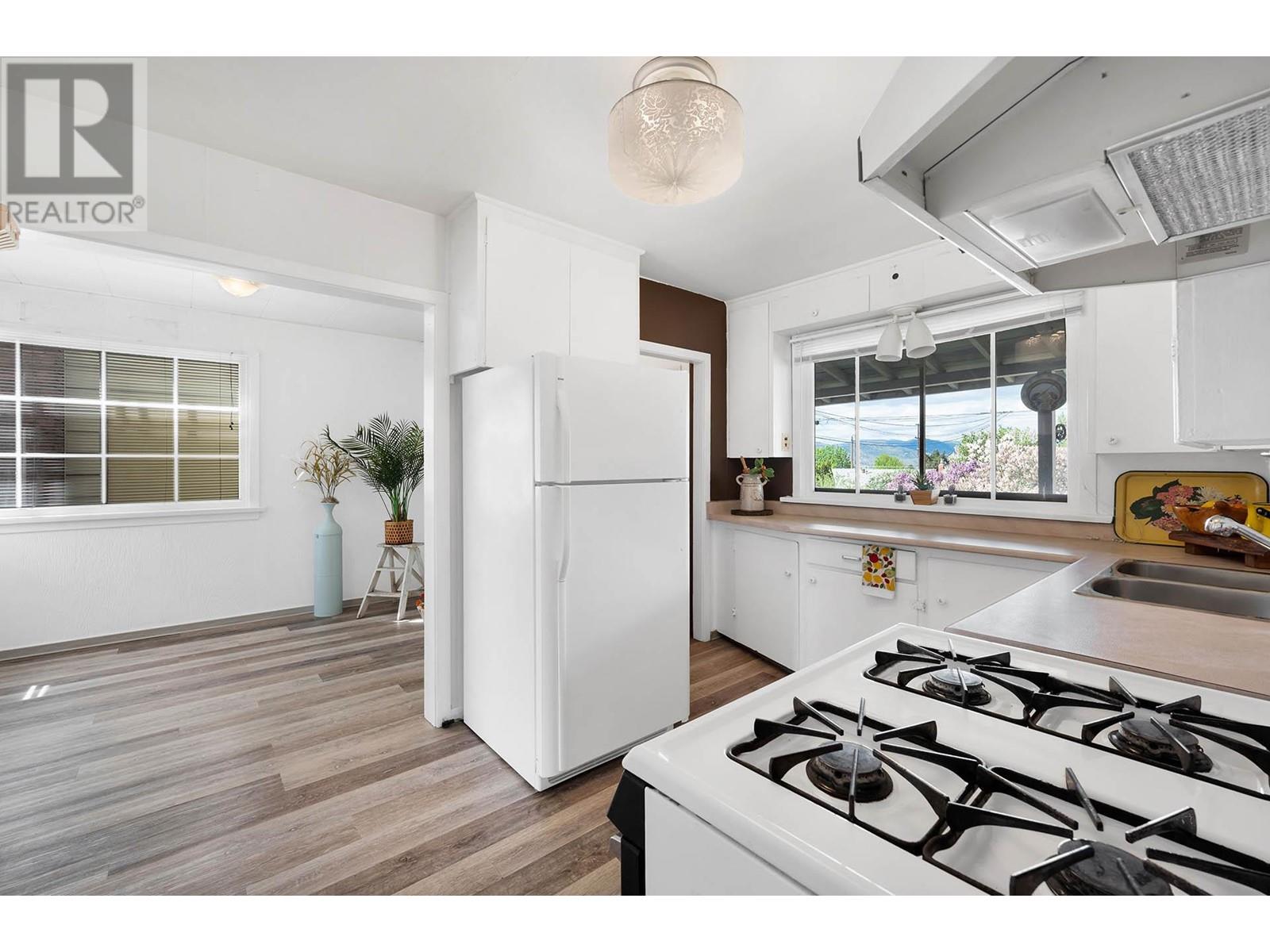 Property at 1018 Dominion Street image 4