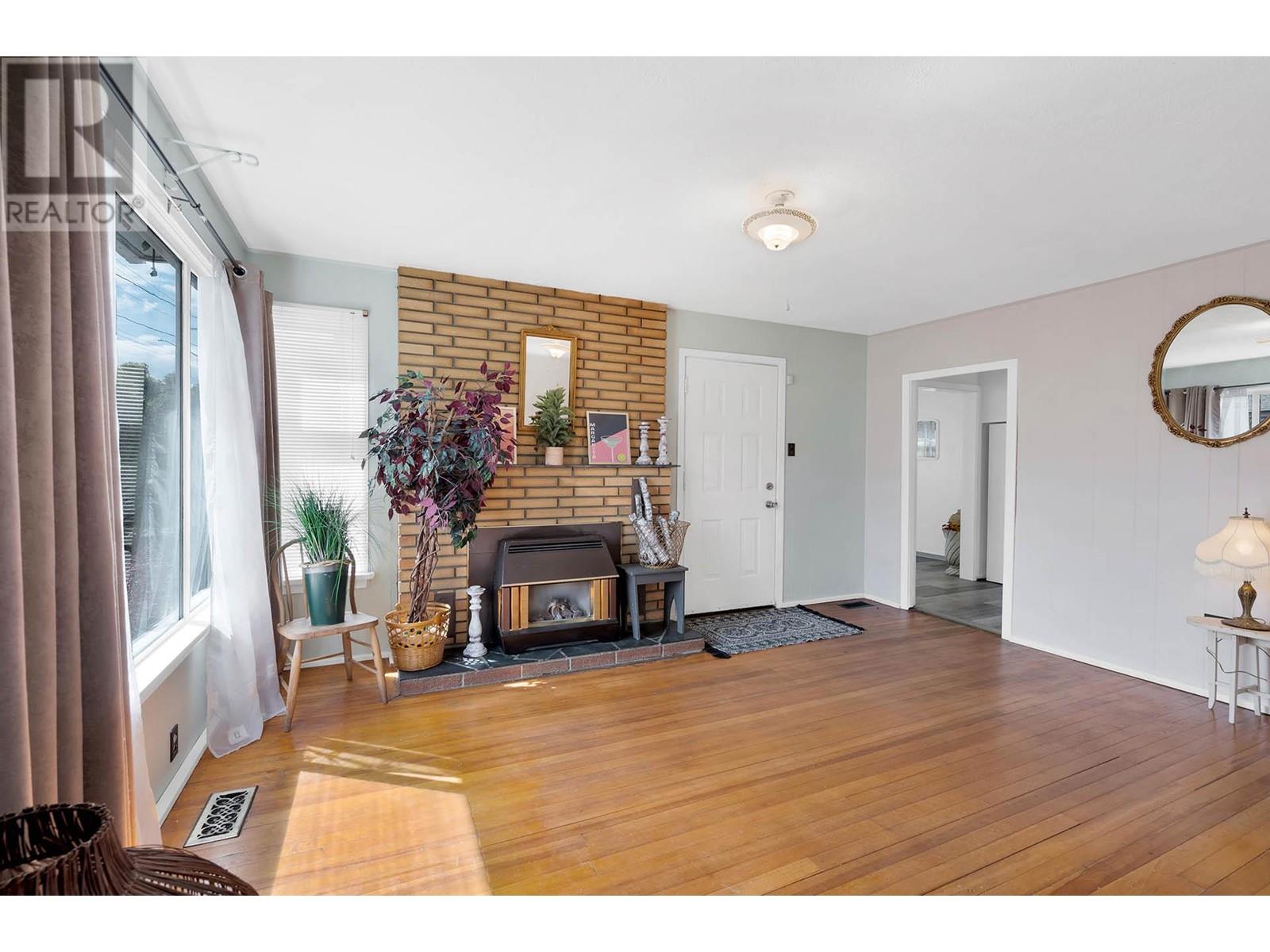 Property at 1018 Dominion Street image 5