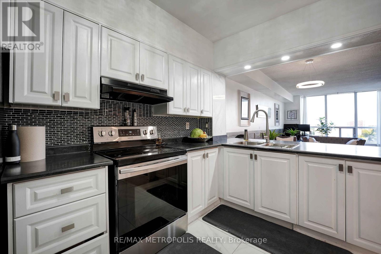 1011 - 410 Mclevin Avenue, Toronto, Ontario  M1B 5J5 - Photo 11 - E12137559