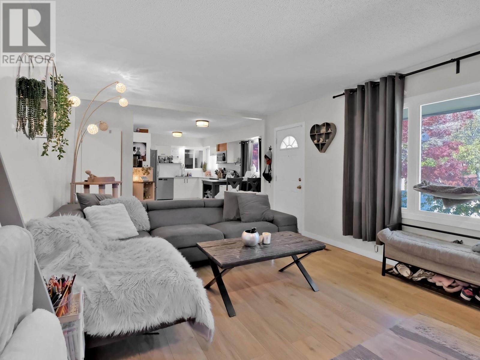 Property at 54 GRANBY Avenue image 4