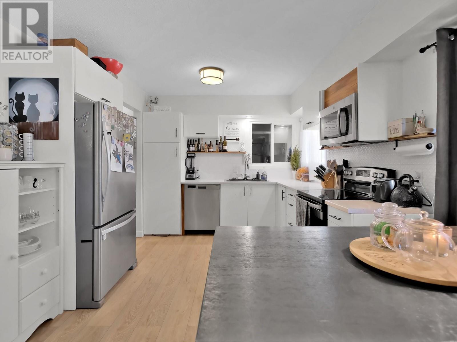 Property at 54 GRANBY Avenue image 5