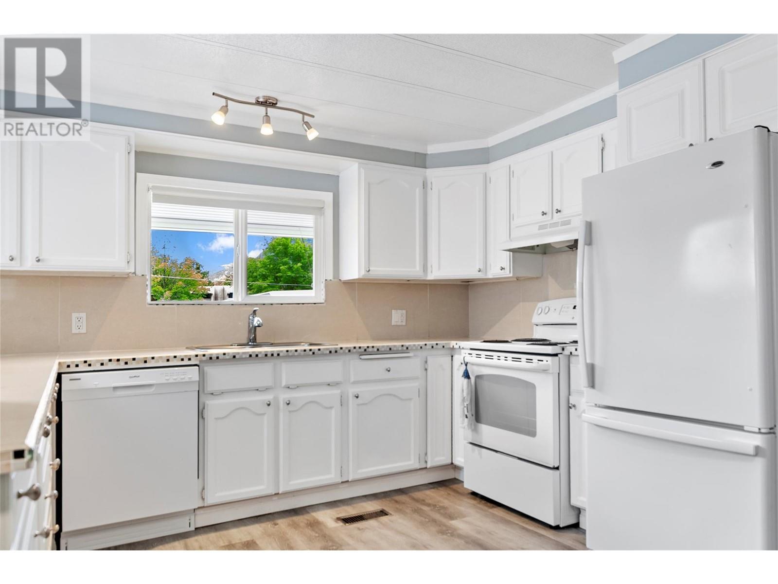 321 Yorkton Avenue Unit# 175, Penticton, British Columbia  V2A 3V6 - Photo 5 - 10347164