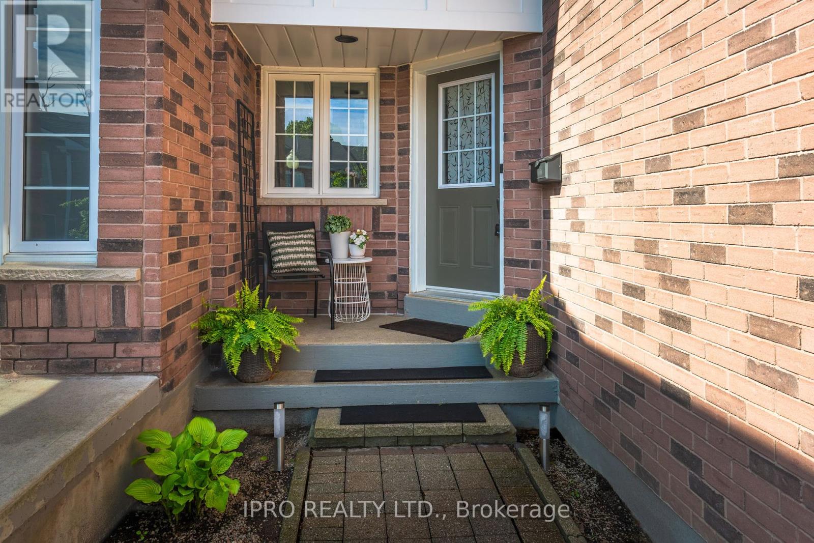 51 Lancewood Crescent, Brampton, Ontario  L6S 5Y5 - Photo 3 - W12137551