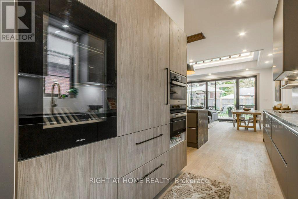 118 Martin Grove Road, Toronto, Ontario  M9B 4K5 - Photo 14 - W12057499