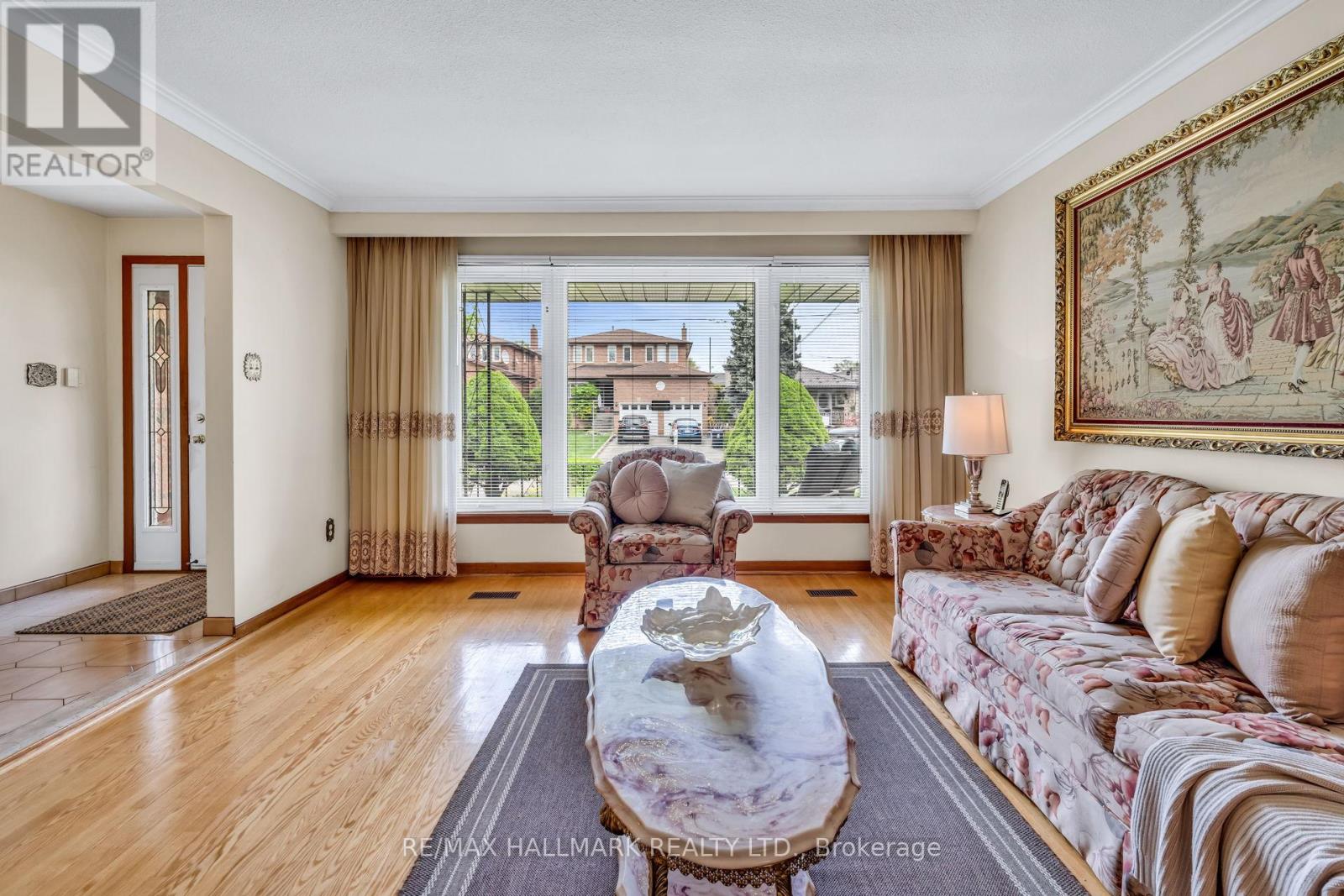 36 Jasmine Road, Toronto, Ontario  M9M 2P9 - Photo 12 - W12138571