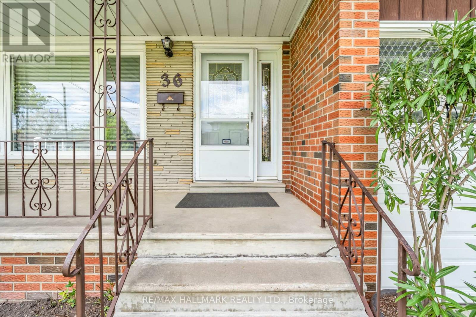 36 Jasmine Road, Toronto, Ontario  M9M 2P9 - Photo 5 - W12138571