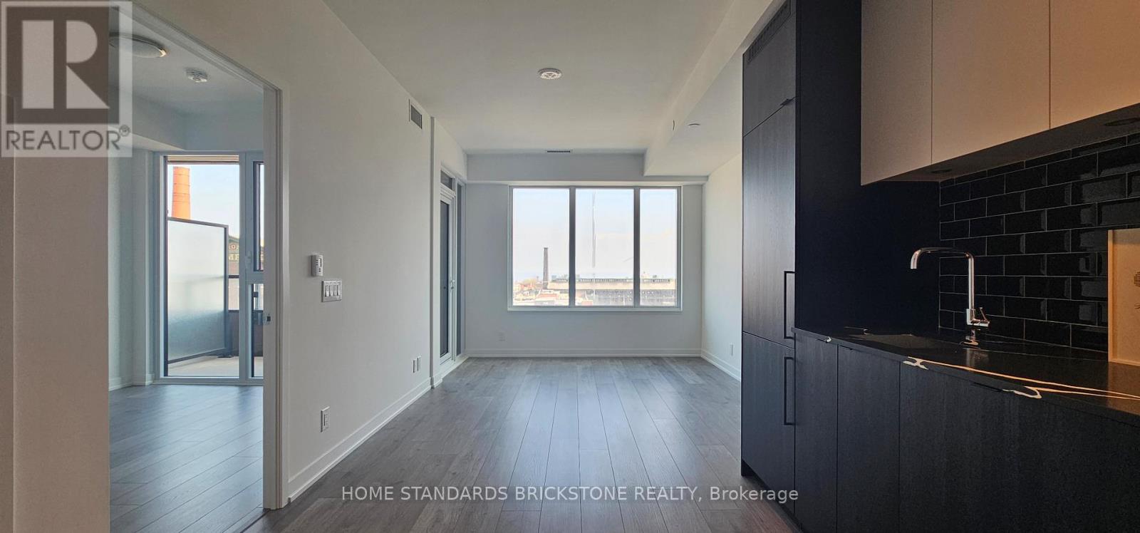 612 - 285 Dufferin Street, Toronto, Ontario  M6K 0J2 - Photo 2 - W12138591